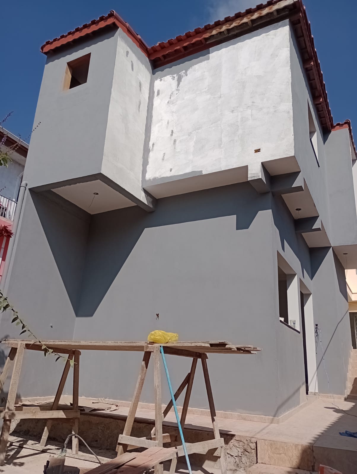 Manutenção e reparo em parede comercial