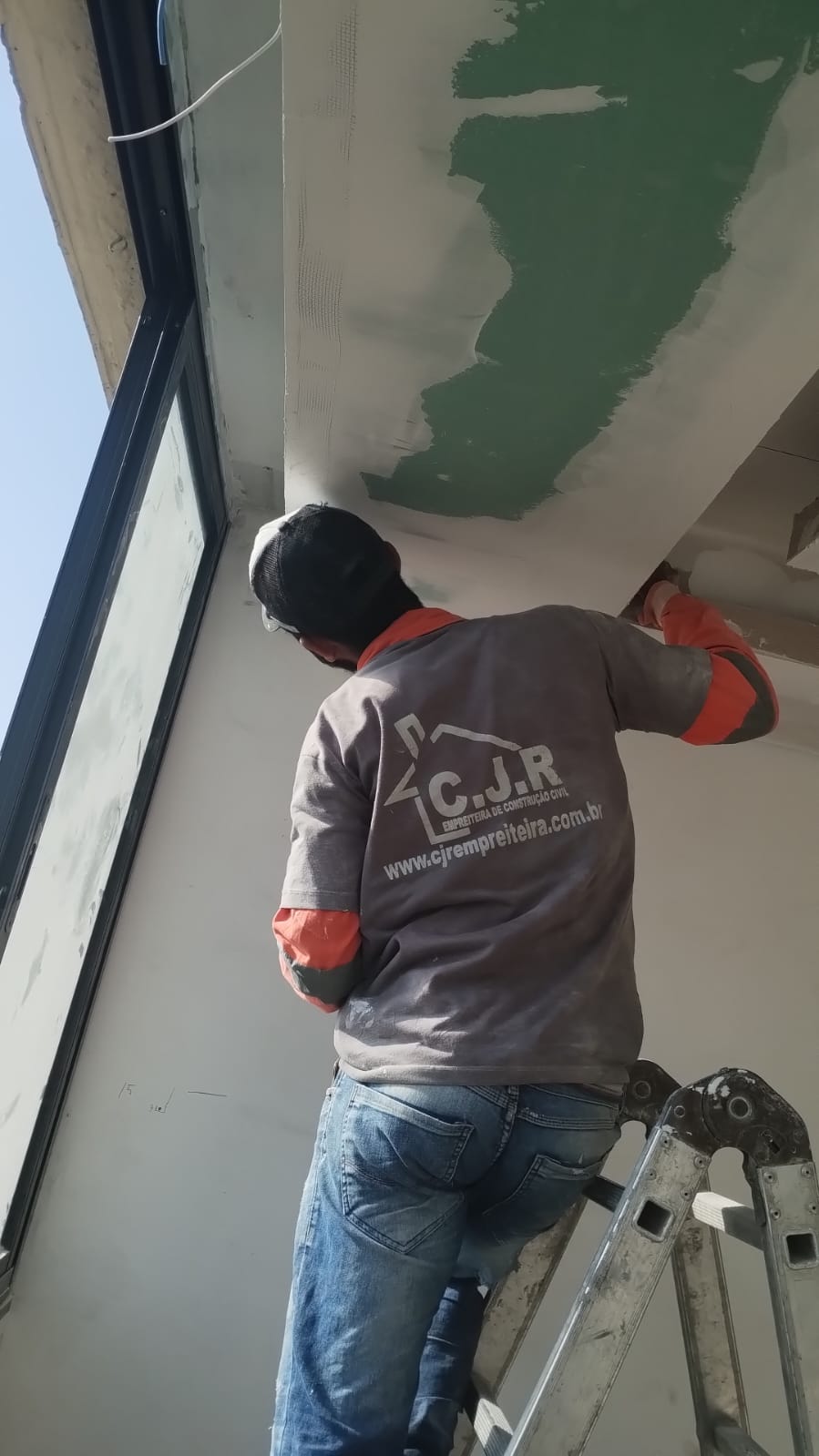 Pintura e revitalização de galpão